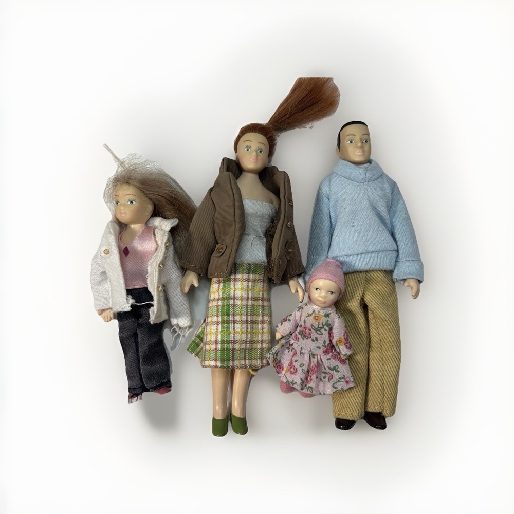 Melissa & Doug Victorian Dollhouse Family Figures, Dad, Mom, Sister, Baby Girl